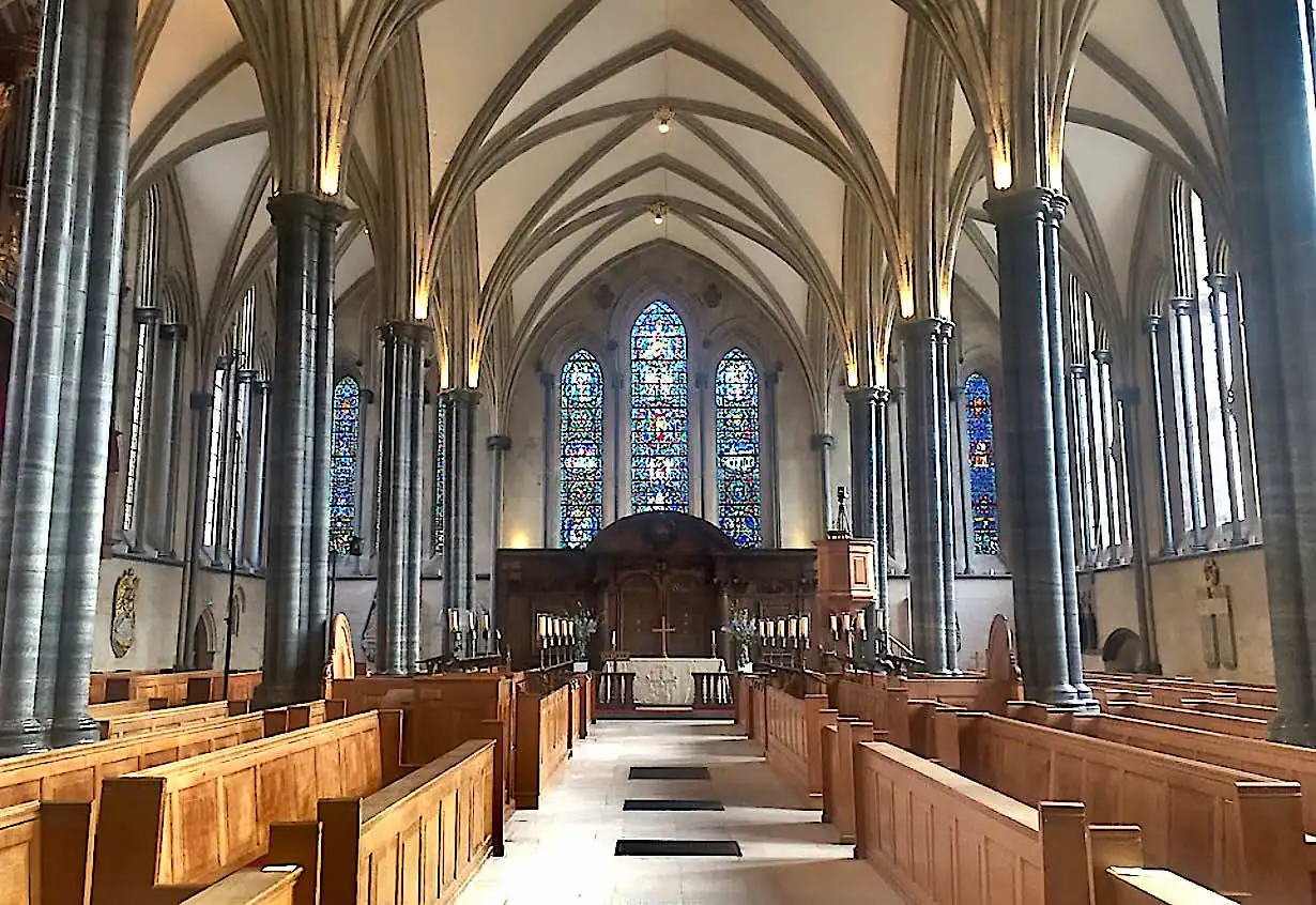 The nave and altar at Temple Church
