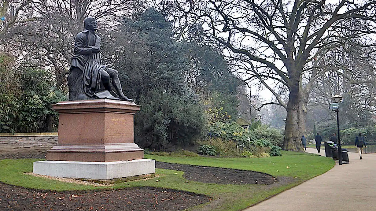 Robert Burns statue in Victoria Embankment Gardens