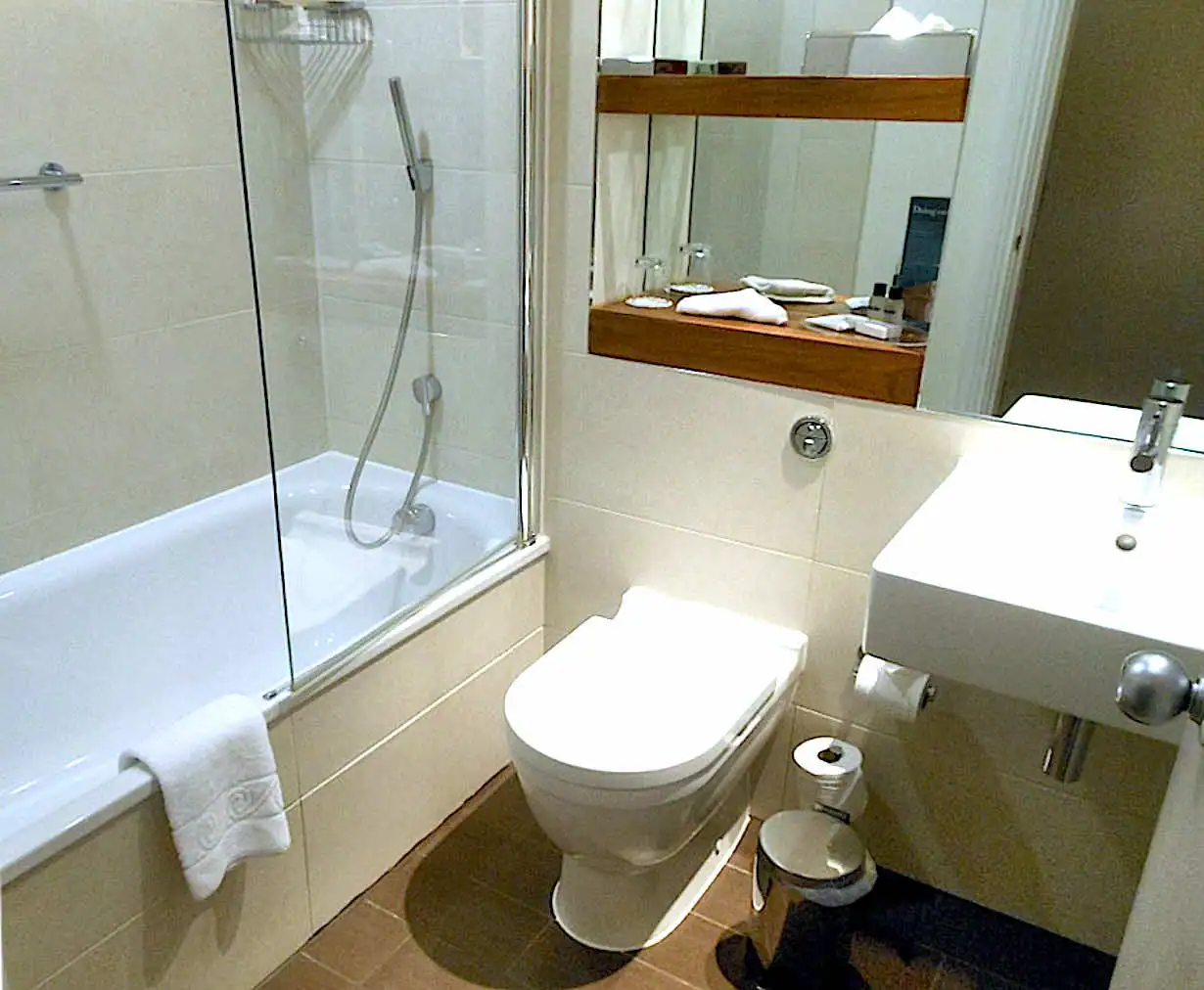 Ensuite bathroom at the Thistle Holborn