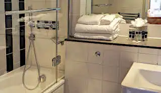 Best Western Mornington Hyde Park Hotel bathroom