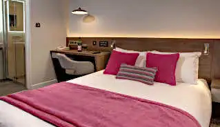 Best Western Plus Delmere Hotel bedroom