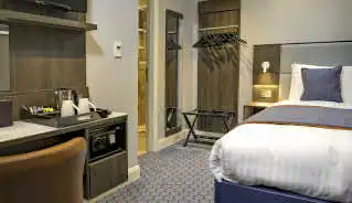 Best Western Plus Vauxhall Hotel bedroom