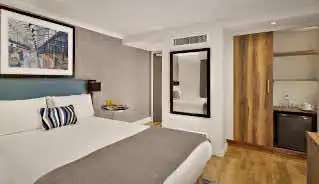 Citadines Barbican Hotel bedroom