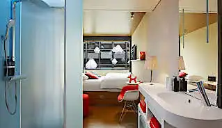 citizenM Tower of London Hotel bathroom