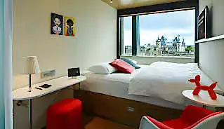 citizenM Tower of London Hotel bedroom