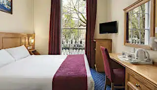 Days Inn Hyde Park Hotel bedroom