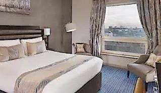 DoubleTree by Hilton Chelsea Hotel bedroom