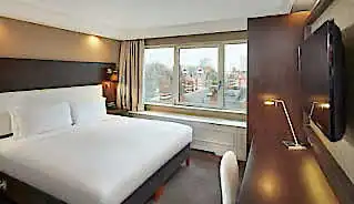 DoubleTree by Hilton Hyde Park Hotel bedroom