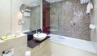 DoubleTree by Hilton Marble Arch Hotel bathroom