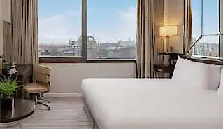 DoubleTree by Hilton Greenwich Hotel bedroom