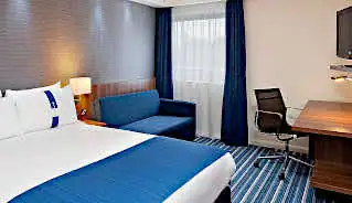 Holiday Inn Express City Hotel bedroom