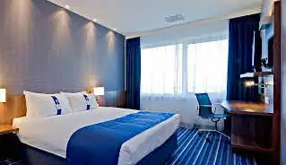 Holiday Inn Express Vauxhall Nine Elms Hotel bedroom