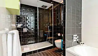 Hotel Indigo Kensington bathroom