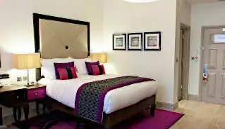 Hotel Indigo Kensington bedroom