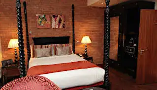 Hotel Indigo Tower Hill bedroom