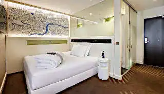 Hub by Premier Inn City Bank Hotel bedroom
