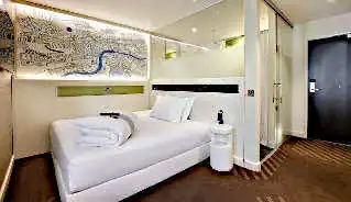 Hub by Premier Inn Tower Bridge Hotel bedroom
