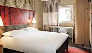 ibis Greenwich Hotel bedroom