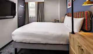 ibis Styles Gloucester Road Hotel bedroom