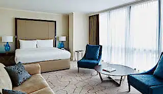 Marriott Canary Wharf Hotel bedroom