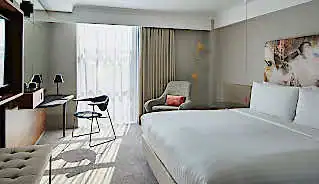 Marriott Kensington Hotel bedroom