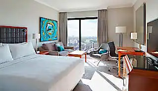 Marriott Marble Arch Hotel bedroom