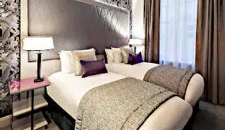Mercure Hyde Park Hotel bedroom