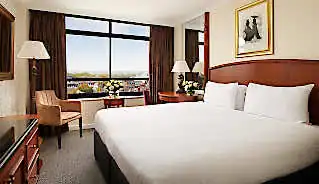 Millennium Knightsbridge Hotel bedroom