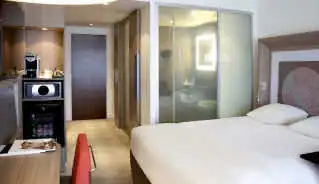 Novotel Blackfriars Hotel bedroom