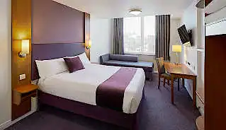 Premier Inn Blackfriars Hotel bedroom