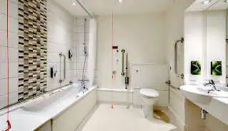Premier Inn London City (Aldgate) Hotel bathroom