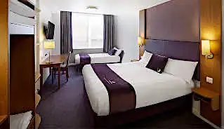 Premier Inn Euston Hotel bedroom