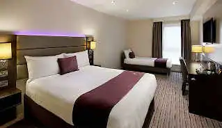 Premier Inn Farringdon Hotel bedroom
