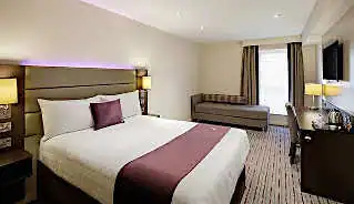 Premier Inn King’s Cross Hotel bedroom
