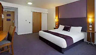 Premier Inn Southwark (Tate Modern) Hotel bedroom