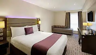 Premier Inn Tower Bridge Hotel bedroom