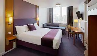 Premier Inn Waterloo Hotel bedroom