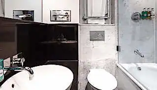 Radisson Blu Edwardian Bond Street Hotel bathroom