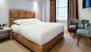Radisson Blu Edwardian Bond Street Hotel bedroom