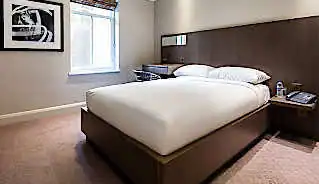 Radisson Blu Edwardian Bloomsbury Street Hotel bedroom