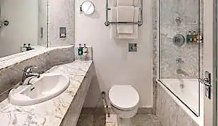 Radisson Blu Edwardian Grafton Hotel bathroom