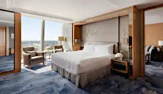 Shangri-La The Shard Hotel bedroom
