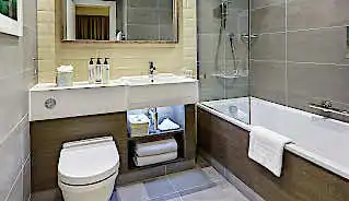 Staybridge Suites Vauxhall Hotel bathroom