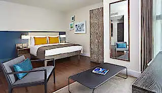 Staybridge Suites Vauxhall Hotel bedroom