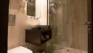 The Devonshire Hotel bathroom