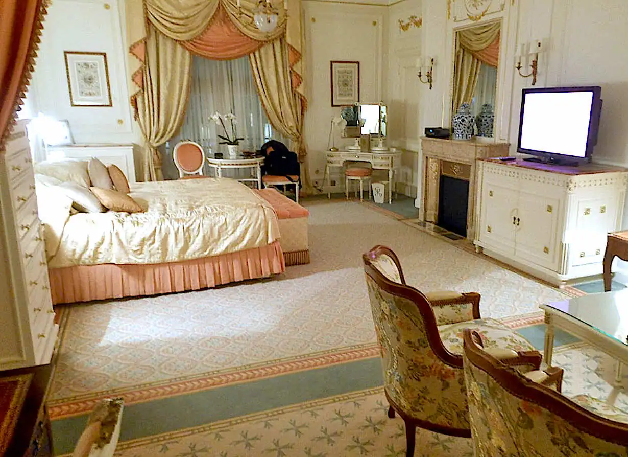 Superior Queen room at the Ritz Hotel