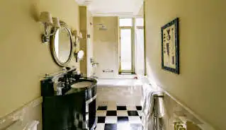 Savoy Hotel bathroom