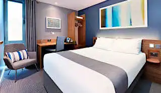 Travelodge Central King’s Cross Hotel bedroom