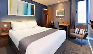 Travelodge Central Waterloo Hotel bedroom