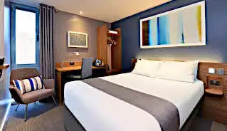 Travelodge Farringdon Hotel bedroom